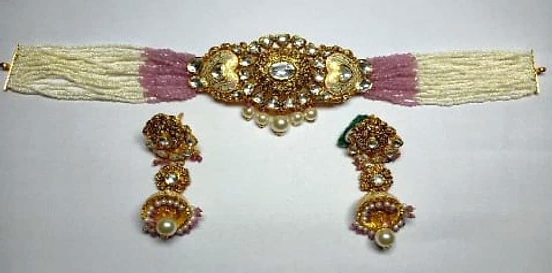 Inaaya Kundan Pearl Choker